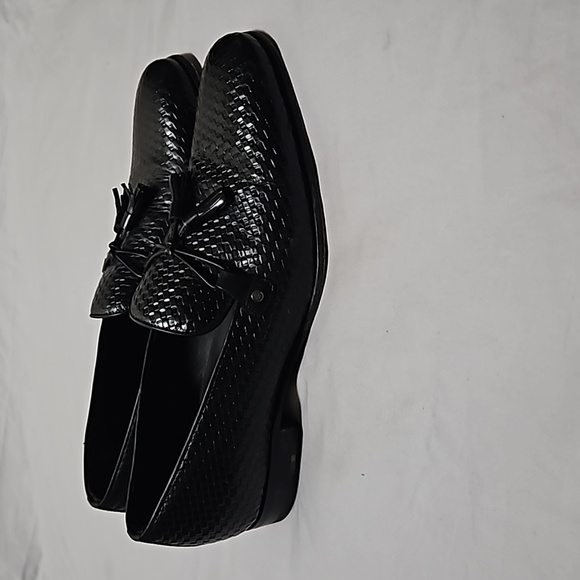 Mezlan black loafers. - Picture 2 of 8